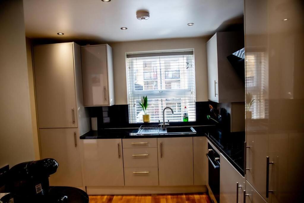 Airy, 3 Bedrooms, Ensuite , Central London Flat 외부 사진