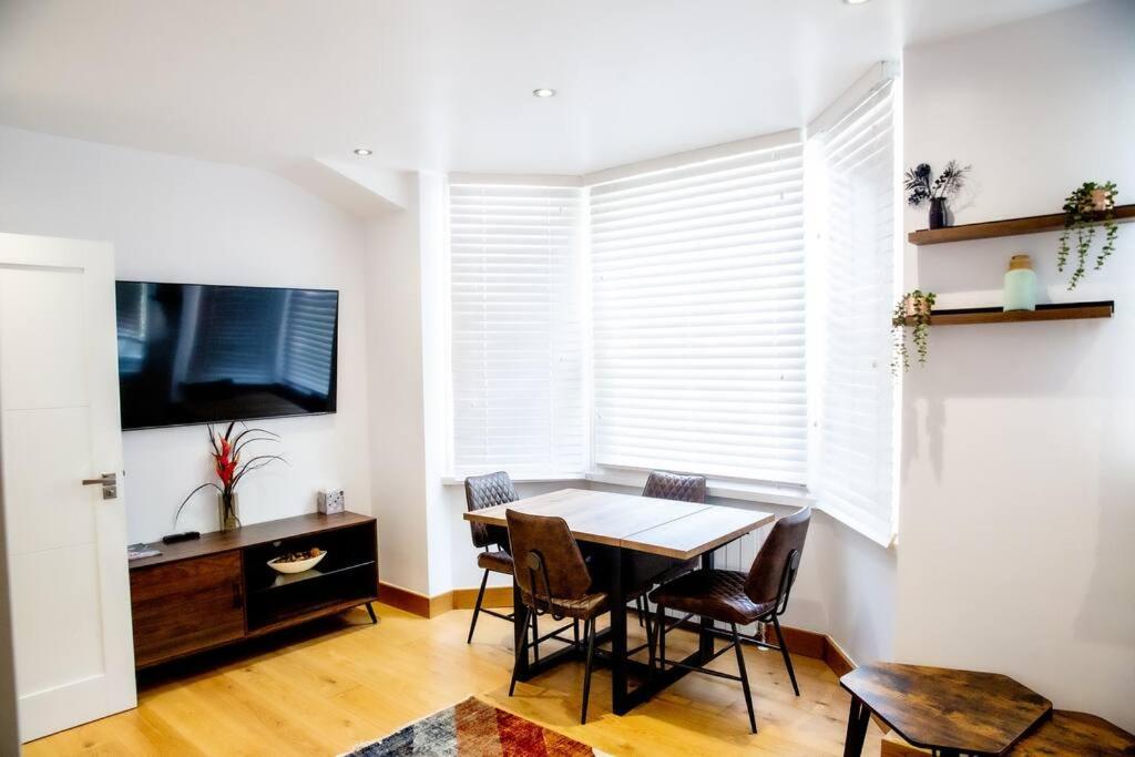 Airy, 3 Bedrooms, Ensuite , Central London Flat 외부 사진