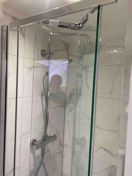 Airy, 3 Bedrooms, Ensuite , Central London Flat 외부 사진
